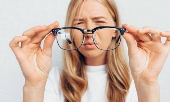 戴上眼镜|多半的近视眼,都是被4个谣言“害”了!可惜多半人都不清楚!