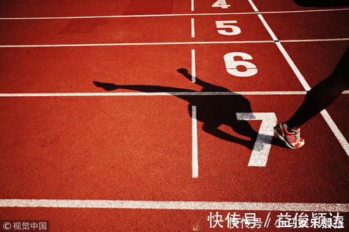 二郎腿|忠告这4个常见的行为会伤膝关节，你得尽量避开