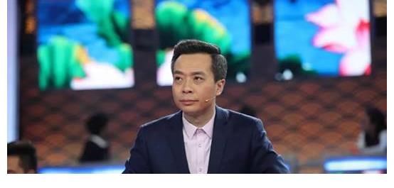 蓦然回首|诗词大会主持人龙洋错用辛弃疾千古名句，引得康震皱眉，观众质疑