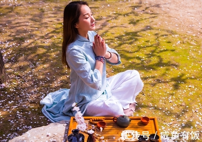 茶叶@这几首小诗,把茶的灵韵写活了,诗词就是这么神奇,品茶如美人