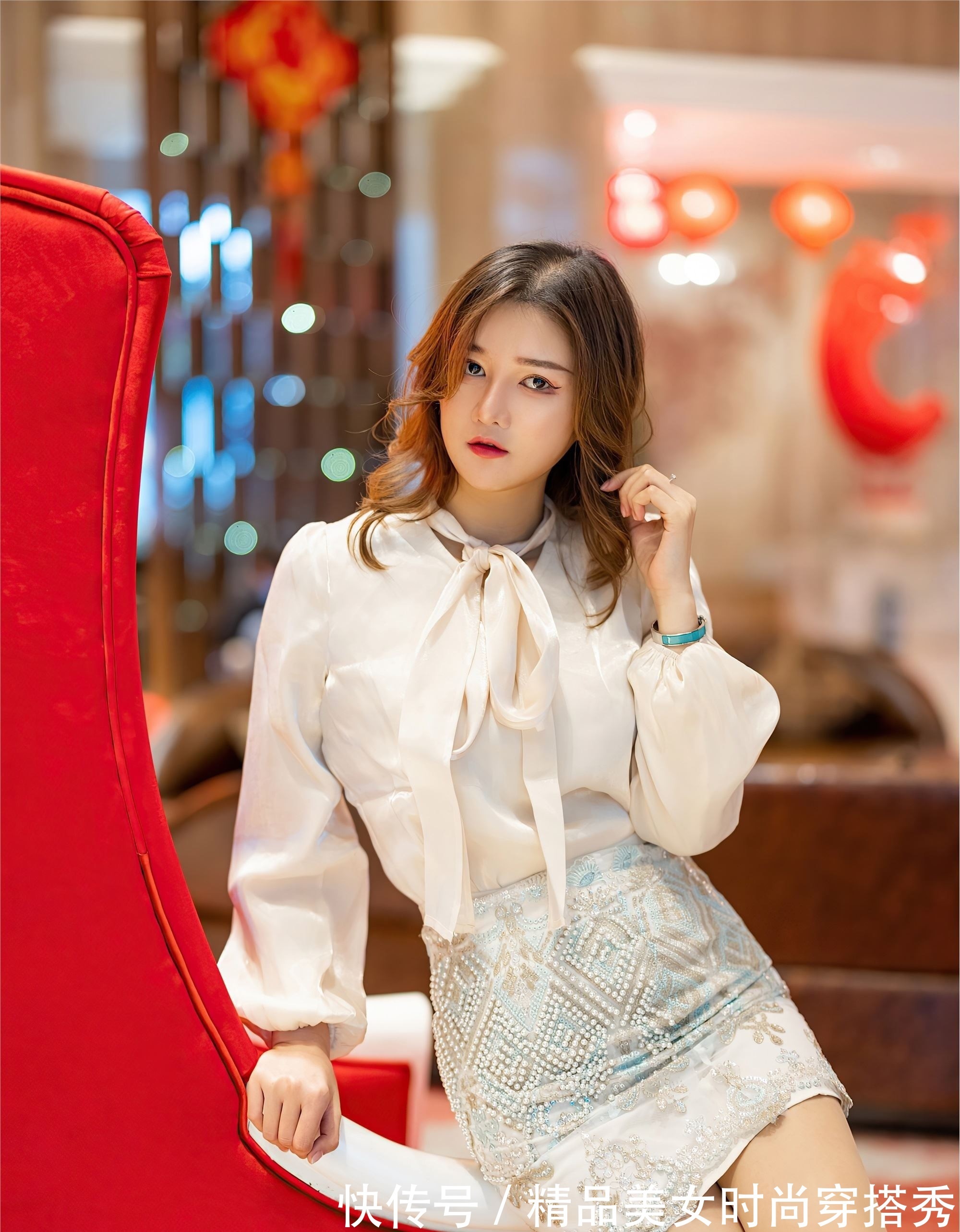 短裙|雪纺衫搭配印花短裙,简约大气,尽显优雅的知性美