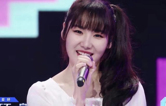 首轮公演舞台播出，刘雨欣反差萌吸睛，黑马学员票数引争议