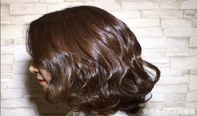 发型师|一个20年发型师的忠告:头发齐肩烫后迷人,内扣大气!左右都好