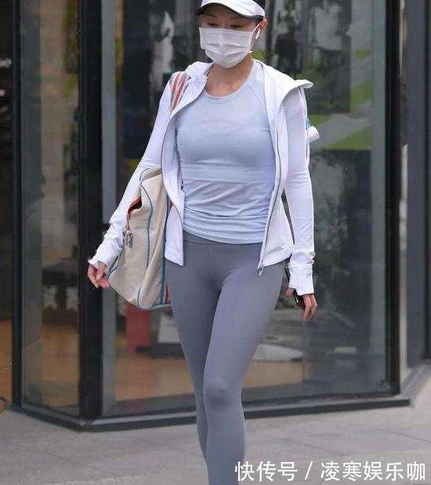 减龄 “凹凸感”十足的紧身打底裤,修身塑形不含糊,时髦显瘦又减龄