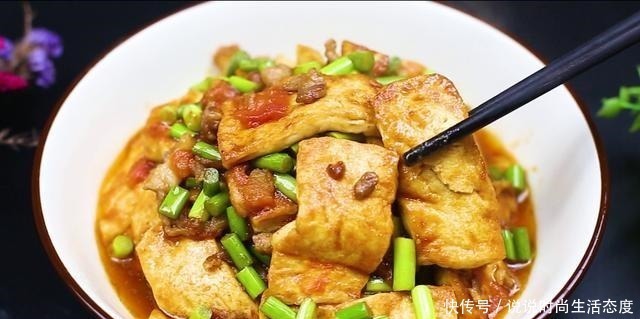 汤汁|豆腐好吃有诀窍，大厨教你这样做，放一个西红柿，汤汁都拌饭吃了