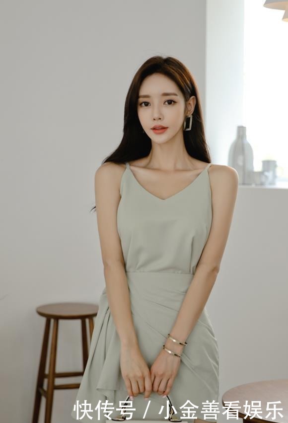 温柔|美图图鉴孙允珠:峡湾白崖礁石温柔简约连衣裙!