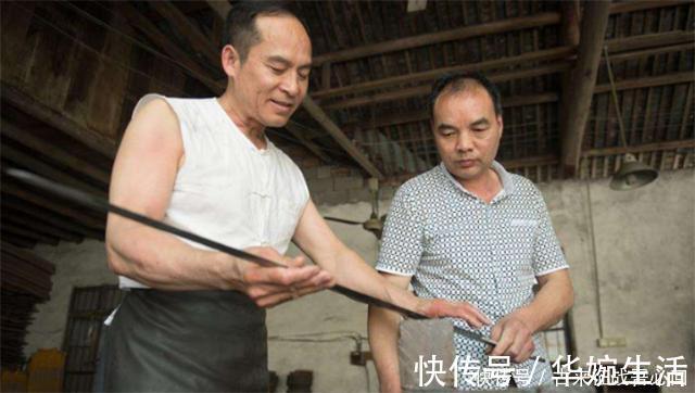 倚天剑|铸剑师郑国荣:第一把剑拍卖两万,第2把陨铁铸造,第3把赠金庸