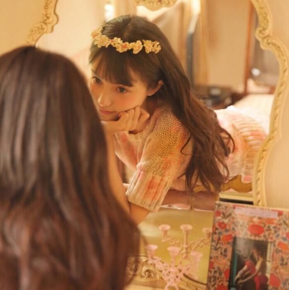 女生常“用手摸”这3地方，颜值会普遍降低，难怪被喊“丑阿姨”