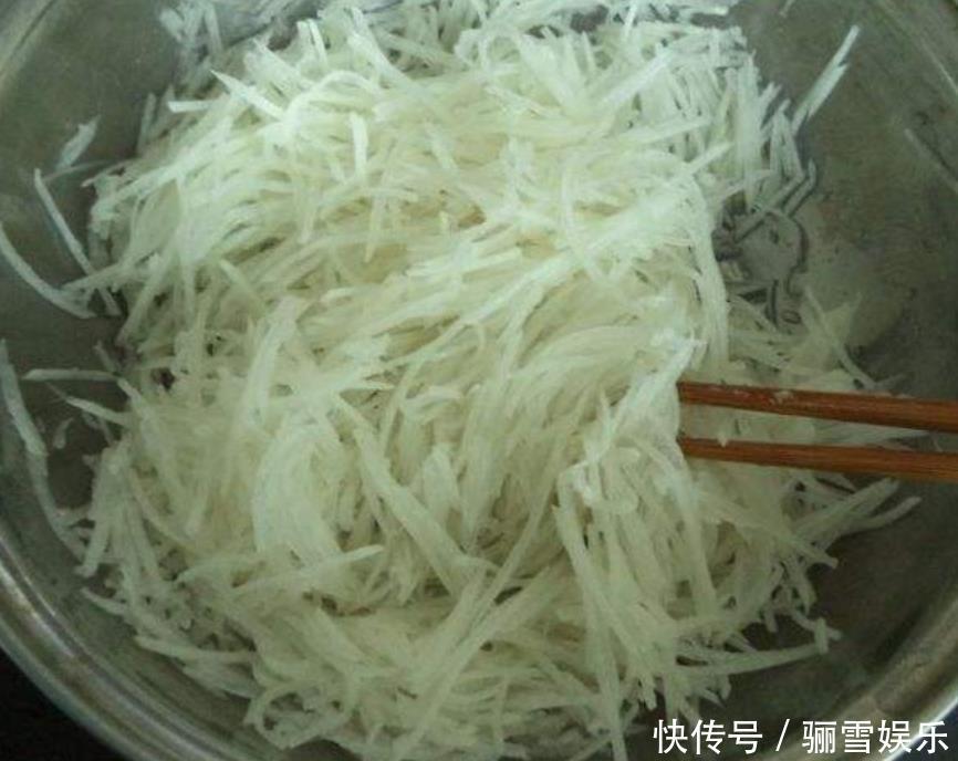 异味|萝卜饺子，焯水还是直接包多数人做错了，难怪饺子不鲜美有异味