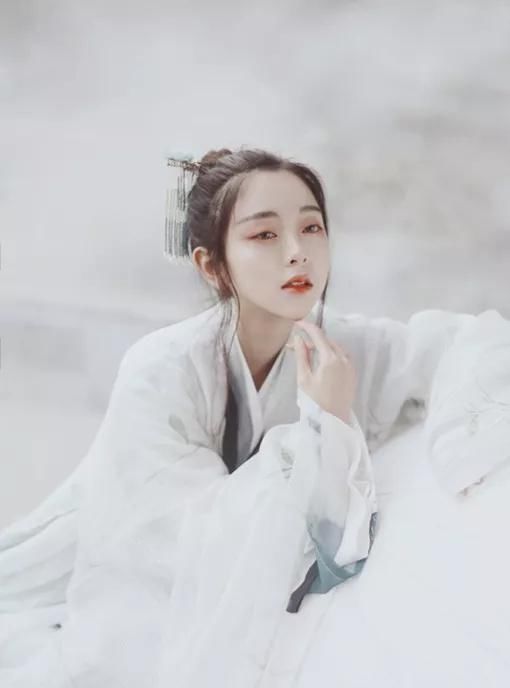 若玉|种田文：刚醒就被赶出王府，她将两个娃藏进空间，开荒种田发财！