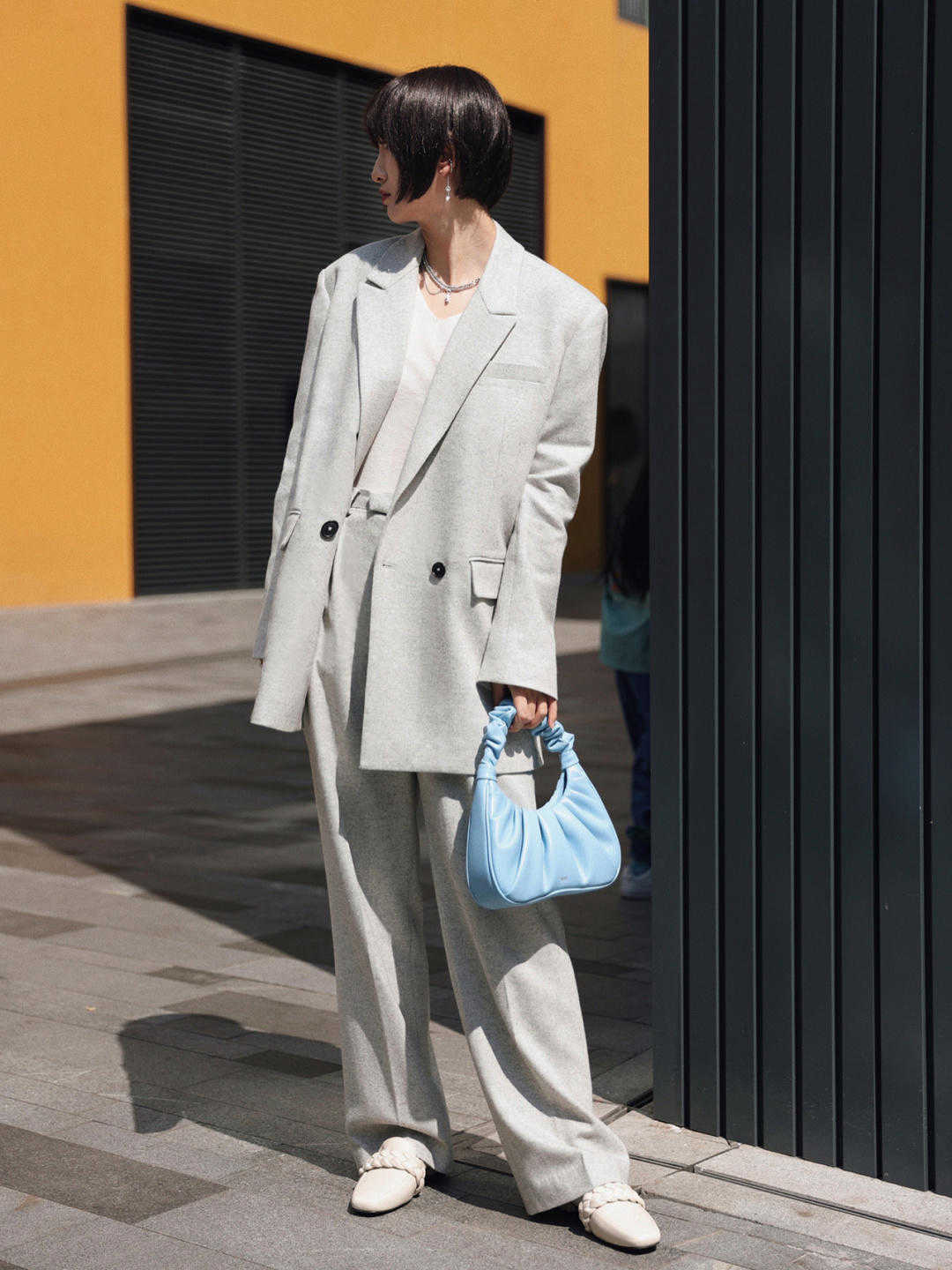 小白 “色彩小白”千万别错过燕麦灰,既有亮点又有辨识度,格调超大气