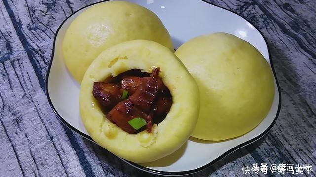 玉米面最好吃做法,开水锅里一倒,瞬间变美味,全家老小都爱吃