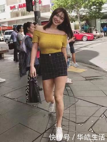 身材高挑|街拍:俊美气质型的美女,走心搭配清新美丽经典又不失时尚!