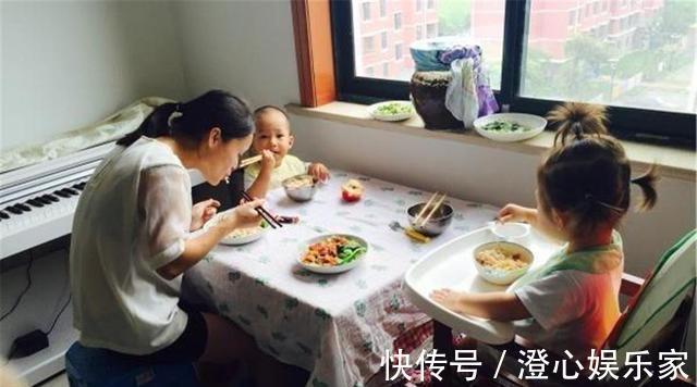 宝宝|“终于可以吃饭了”,妈妈喂完宝宝刚想吃饭,却发现饭菜都没了