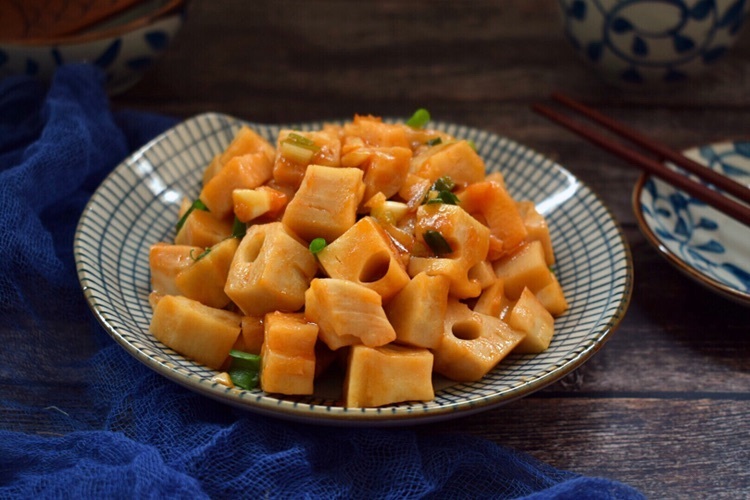 糖醋藕丁开胃爽口，做法简单，轻松完成一道下酒菜！