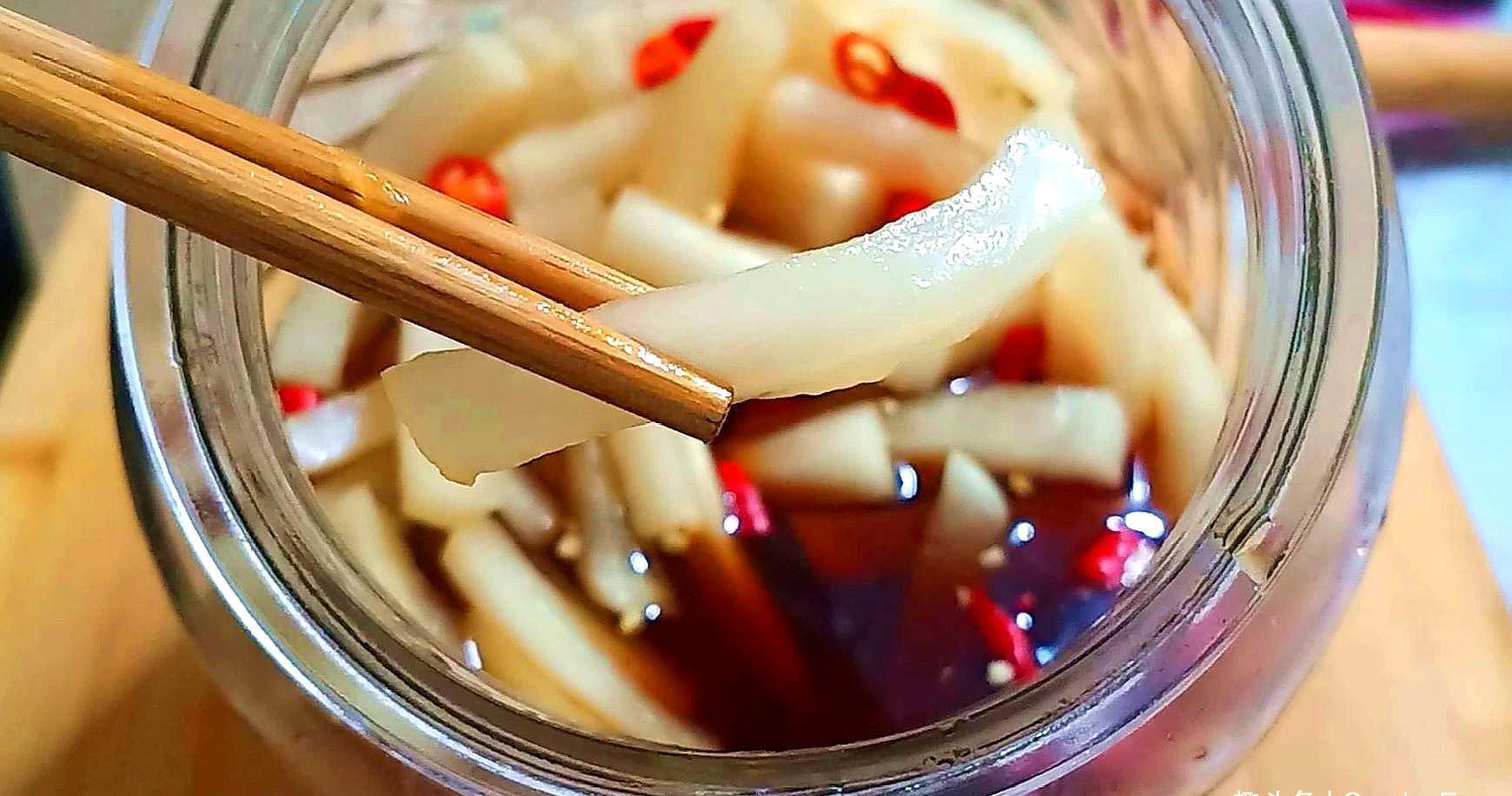 腌萝卜,最忌直接放盐,教你饭店腌萝卜做法,酸辣脆嫩放一年不坏