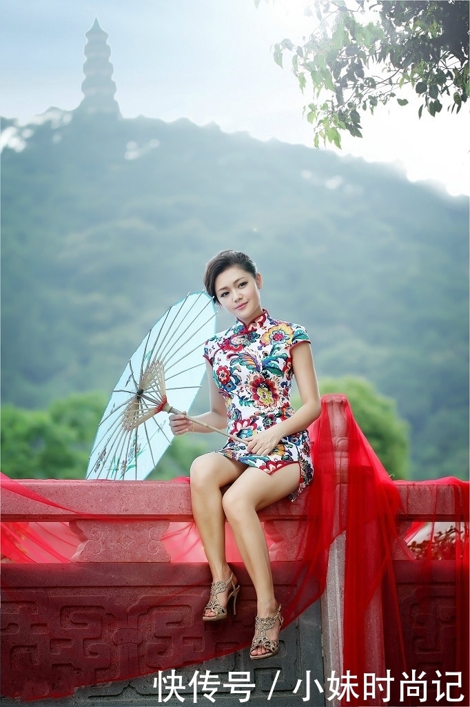 有着江南民族特色的旗袍美女!