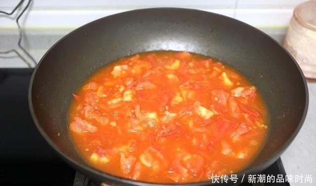  少许|适合立秋后的2道番茄菜，5分钟出锅少油盐，酸爽开胃真养眼
