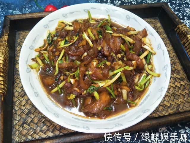 大厨|炒茄子，不管圆茄子还是长茄子，按照大厨的方法，茄子香软不发黑