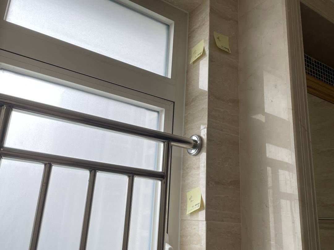 彭师傅|新房电路如何验收？地板“吐灰”怎么处理？封面验房团金牌建议来了