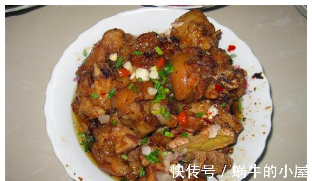 妈妈请媒人来家谈事,我特意下厨做一桌菜,饭后要给我介绍好婆家