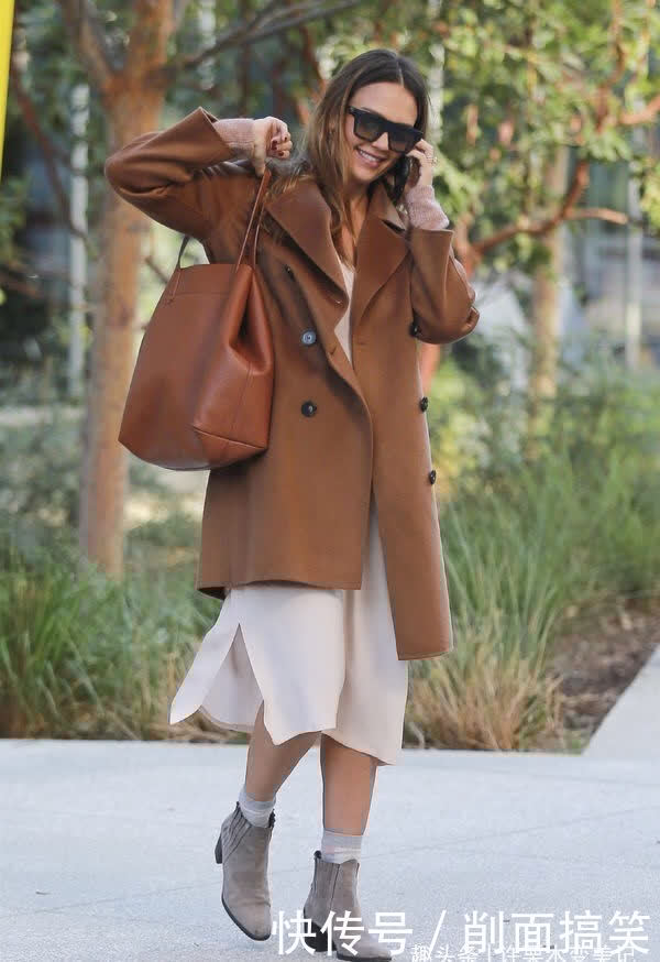 女人过了55岁,这4种“裙子”再流行也别穿,难看还拉低档次