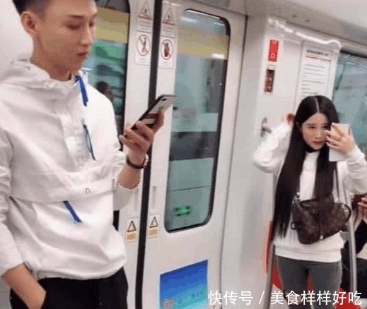 地铁|抖音小姐姐地铁一直“撩汉”,没想到直接被抗走,神操作!