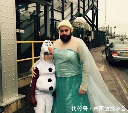 父女档玩cosplay，父亲的装扮总是吃亏