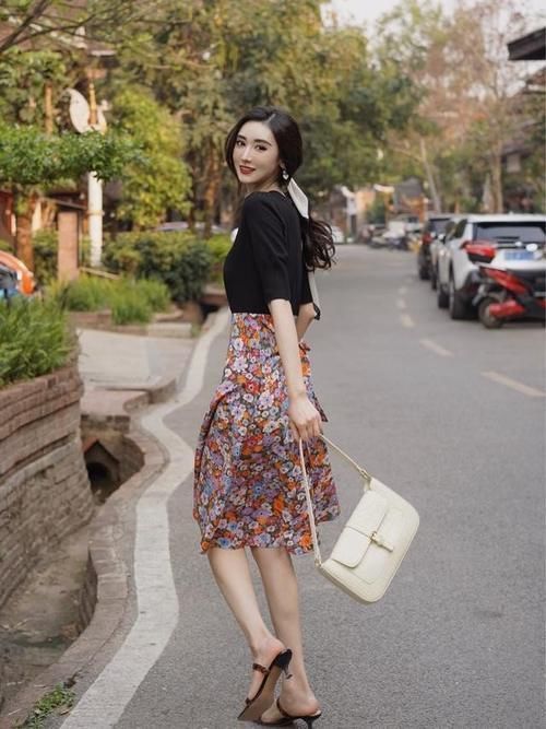 半身裙 建议四五十岁的女人，入秋后多穿这条“裙子”，优雅减龄显气质