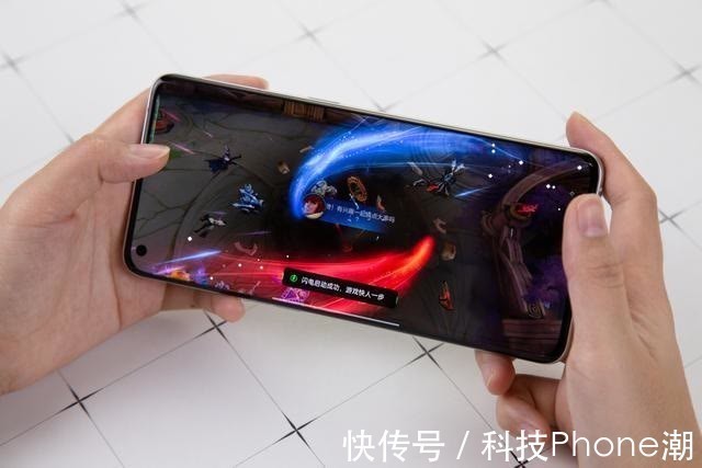 游戏助手|一个屏幕同时玩两个游戏！ColorOS 12这是什么神仙体验？