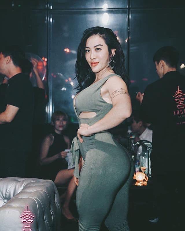 辣妈|举铁的魅力，越南135斤辣妈这样健身，网友感慨真比不过