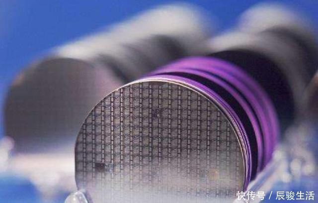 单晶硅棒|趋势丨实现国产替代国内450mm半导体级单晶硅棒研制成功