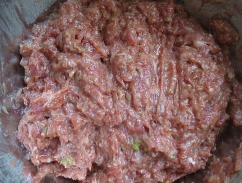 猪肉馅|调白菜馅料,白菜别再用盐杀水了,学会这招,饺子鲜香味足,好吃