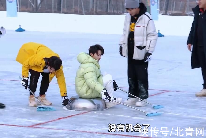 師徒情深！王濛劉雨昕大型玩賴現(xiàn)場(chǎng)