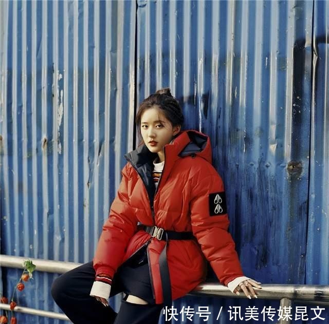 气质|秋冬穿羽绒服,别老是穿黑色了,试试这几种减龄色,时髦还显气质