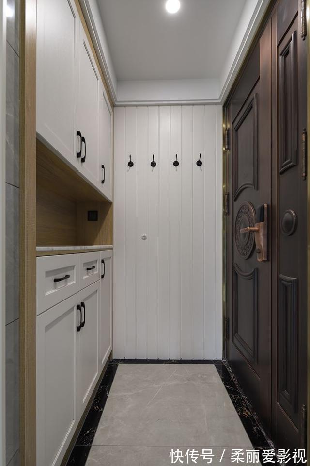 客厅|86㎡挤出三房，还有衣帽间！客厅贴满瓷砖，完工后很大气