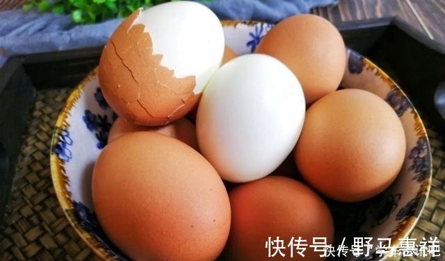热鸡蛋|煮鸡蛋时，有人加盐，有人放醋，早餐店老板教你6招，鲜嫩易剥壳