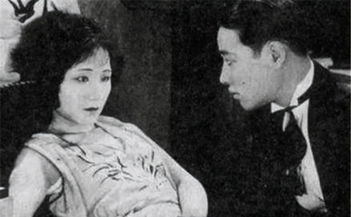 他逼死阮玲玉,玩弄三位著名女影星,晚年被老婆抛弃惨死街头