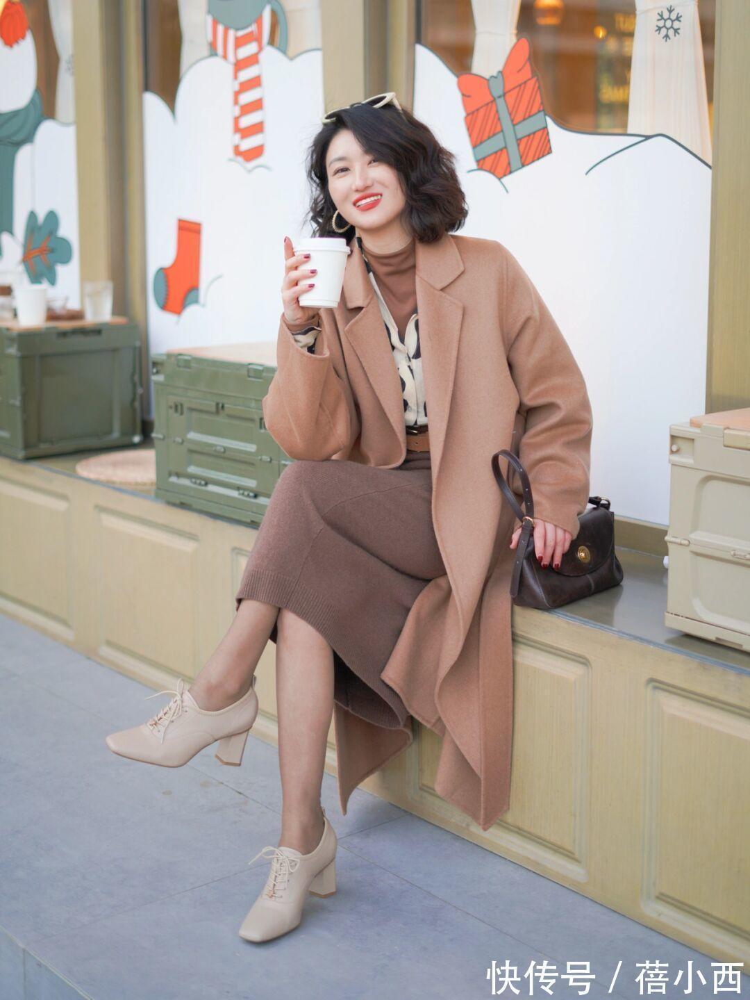 大衣|奔三奔四的女人一定要精致!冬季多穿“大地色大衣”,气质大加分