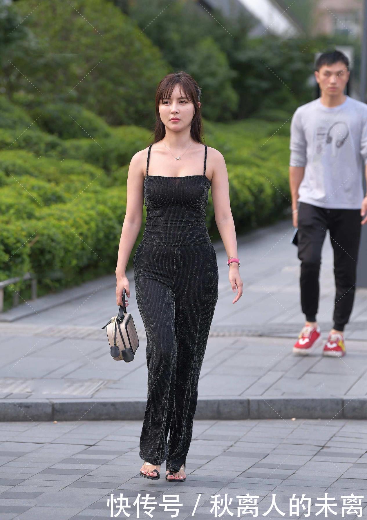 气场|丝绒连体裤，简单大气，质感高级，更显强大气场