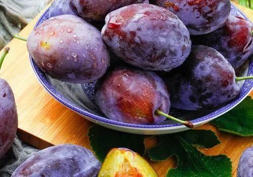 西梅|西梅的功效与作用，西梅的皮可不可以吃