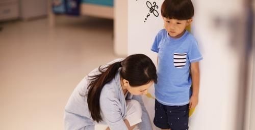 鞋子|为啥很多孩子“人小脚大”,是猛涨的发育信号吗?结果和想象不同