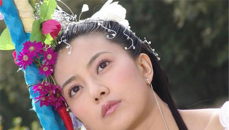 女子世界@他被无数男人追求,每天都可以收到上千封情书,却是个男儿身!