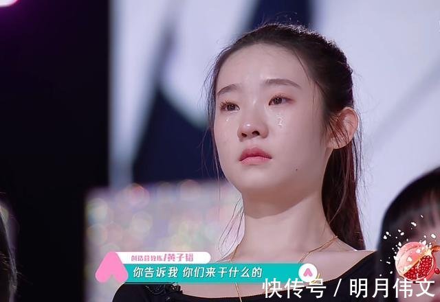 时代峰峻李俊濠声音哽咽回答问题，双腿全程颤抖，比张艺凡还紧张