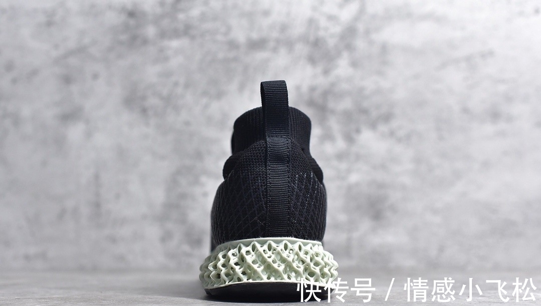 跑鞋|2499一双天价的阿迪达斯4D跑鞋性能如何?来看看莆田纯原的开箱实拍测评