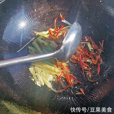 懒人必备这道干煸杏鲍菇,简单几步,十分钟就上桌