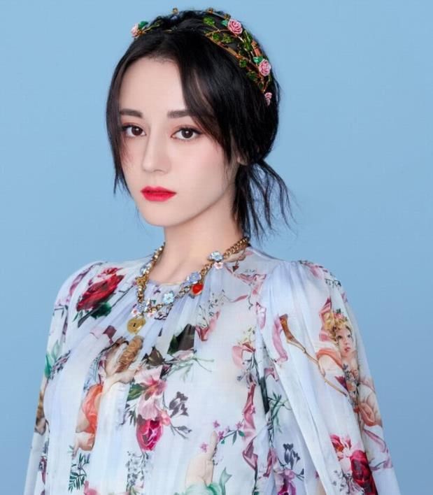 脸上有这5个“特性”的女生，平时都非常有气质，即便素颜也非常好看