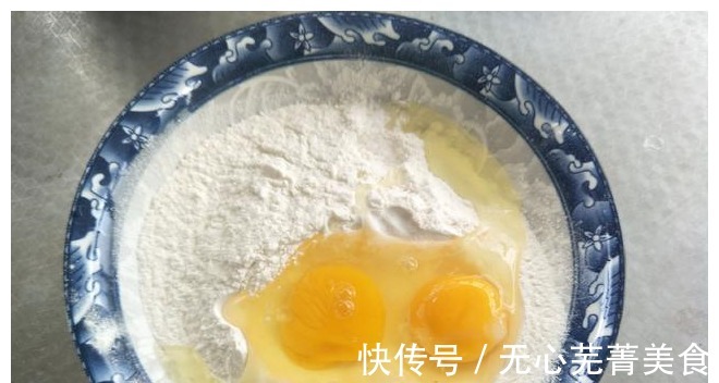 炸油条|想吃油条不用买,在家10分钟就炸好,香酥蓬松,做法配方教给你!