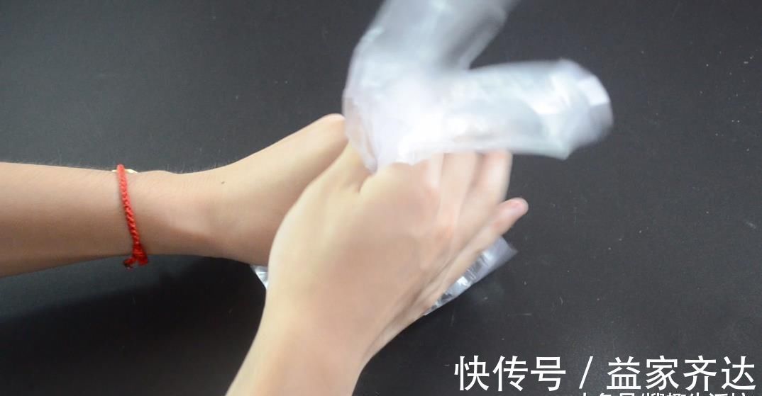 花草|花盆上放一个塑料袋, 没想到还有这个妙用, 看完这招你会感谢我的