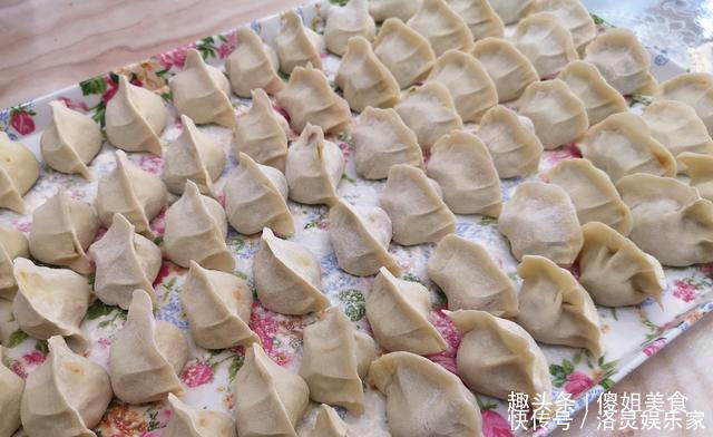 饺子皮只用来包饺子太可惜了!教你简单新吃法,比吃饺子还香